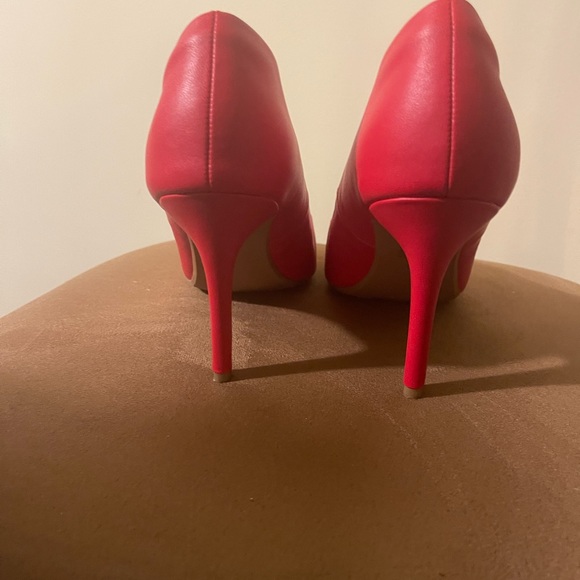 Red heels - Picture 2 of 4